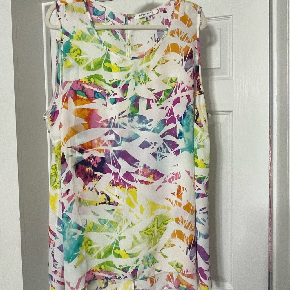 Rose+Olive Sleeveless Top 3X Hi-Lo Hem